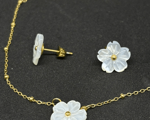 Collier Fleur Blanche 