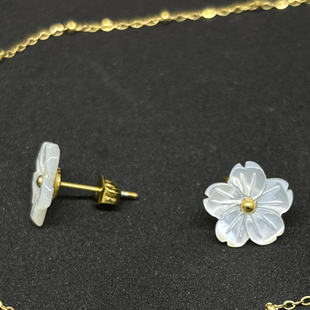 Boucle D’oreille Fleur Blanche
